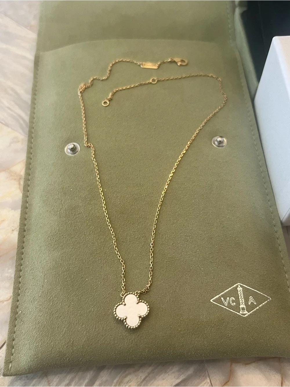 Van Cleef & Arpels Women's Mother of Pearl Alhambra Pendant Necklace Extended - Picture 3 of 9